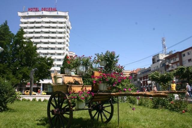 Hotel Decebal Бакэу Экстерьер фото