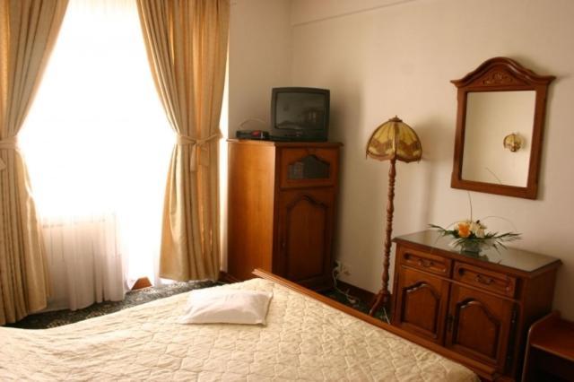 Hotel Decebal Бакэу Номер фото