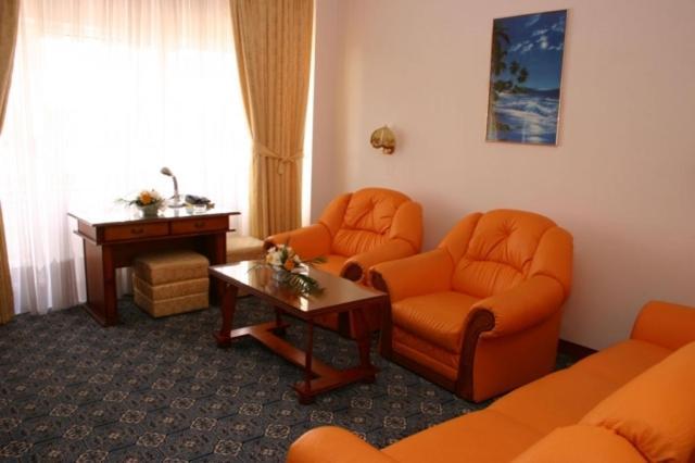 Hotel Decebal Бакэу Номер фото