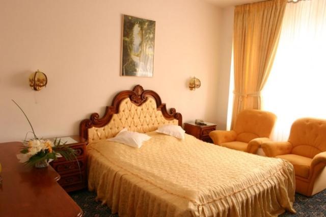 Hotel Decebal Бакэу Номер фото
