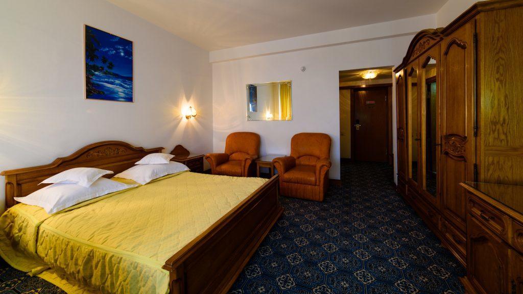 Hotel Decebal Бакэу Экстерьер фото